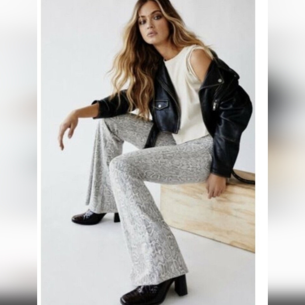 🌙 Free People HTF Penny Full On Flare In Vegan Snake Skin
